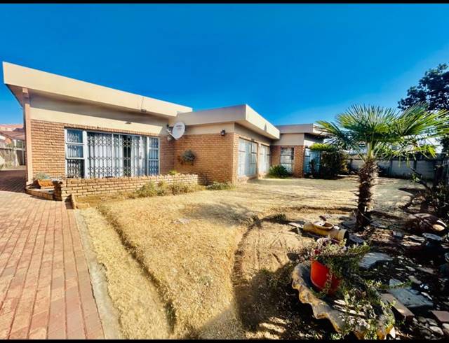 3 BEDROOM HOUSE FOR SALE IN VANDERBIJLPARK SE 2